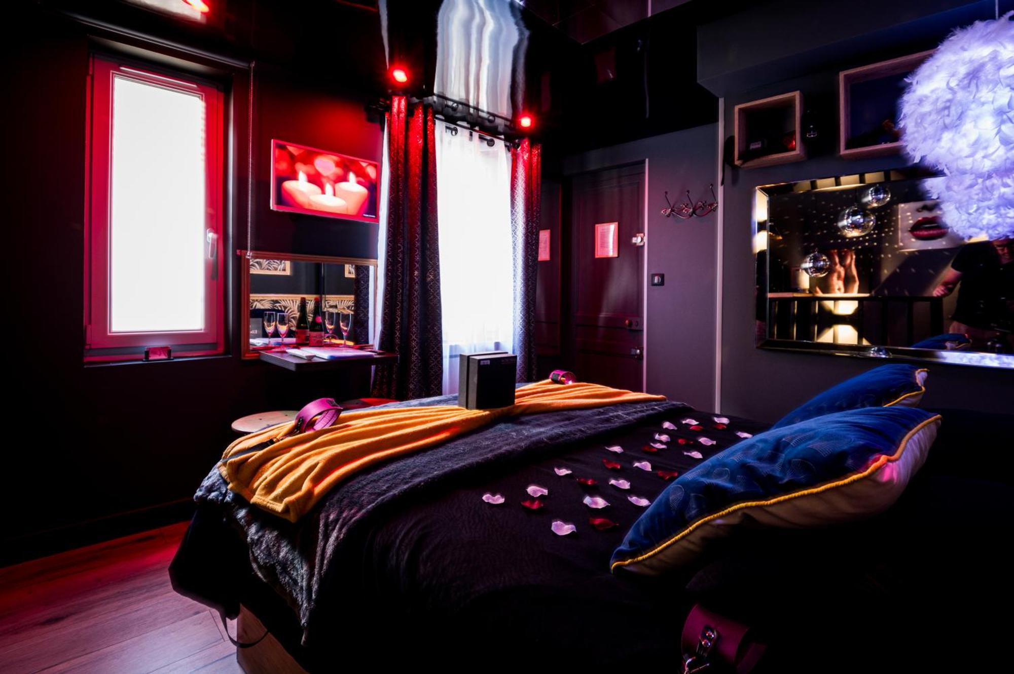 Loveroom Sauna, Balneo, Parking Prive Dans Le Centre De Honfleur Bilik gambar