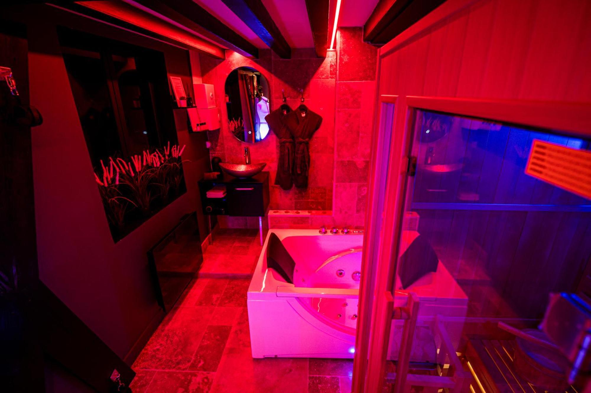 Loveroom Sauna, Balneo, Parking Prive Dans Le Centre De Honfleur Bilik gambar