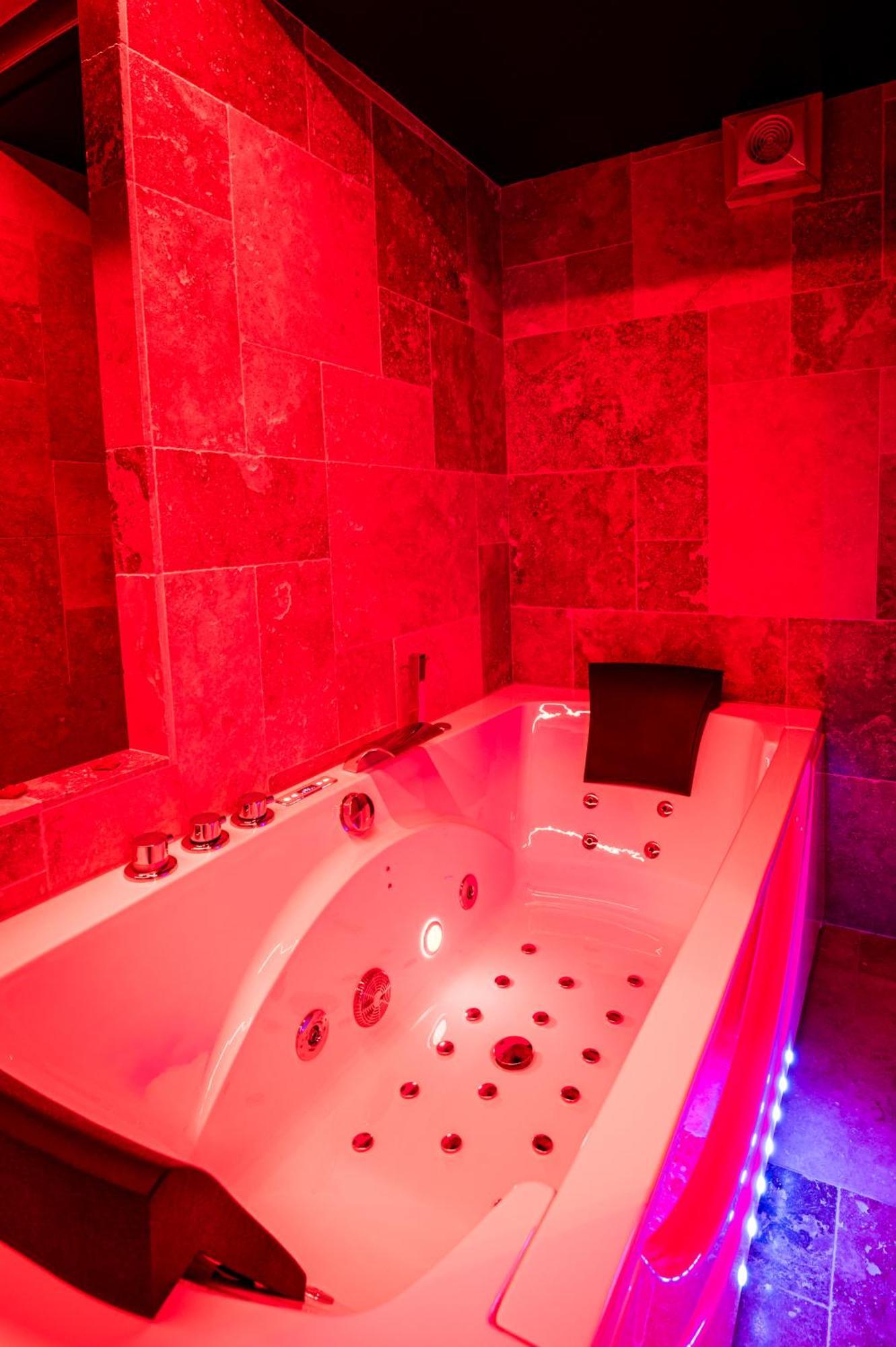 Loveroom Sauna, Balneo, Parking Prive Dans Le Centre De Honfleur Bilik gambar