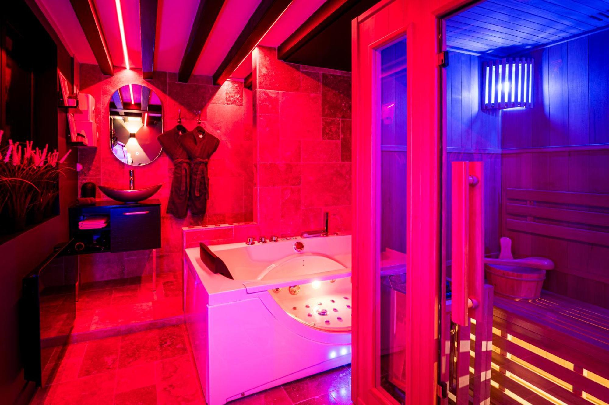 Loveroom Sauna, Balneo, Parking Prive Dans Le Centre De Honfleur Bilik gambar